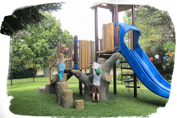 Playground benefits: Playing on a structure